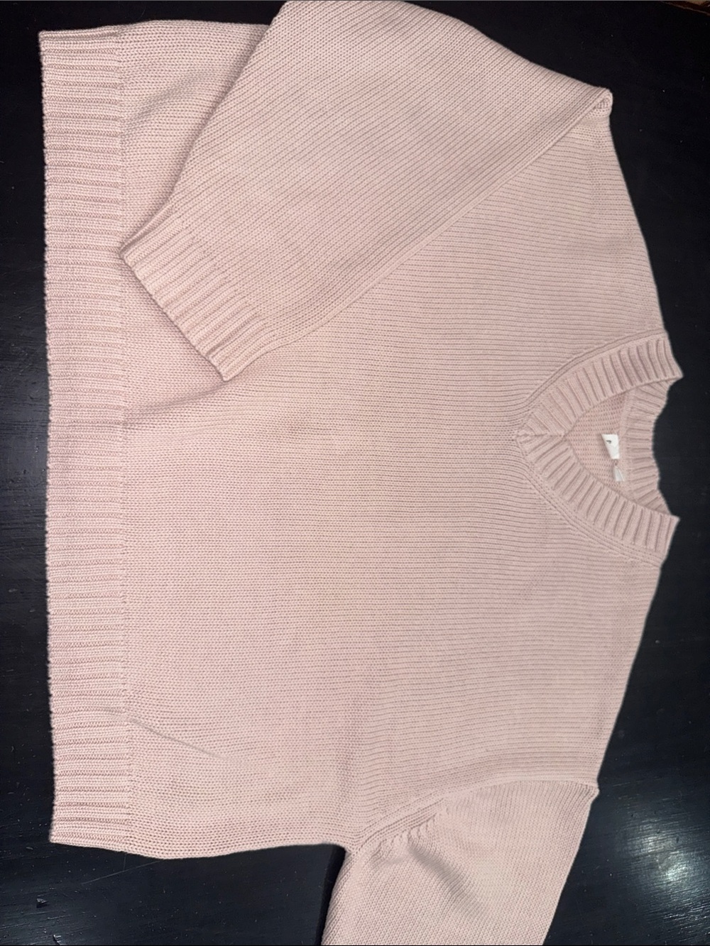 GAP v neck cropped sweater. size XXL. dull rose color. new without tags.